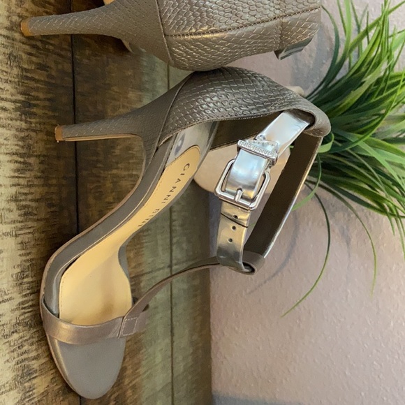 Gianni Bini T strap heels - Picture 8 of 8